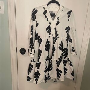Elegant Black and White Long Sleeve Dress